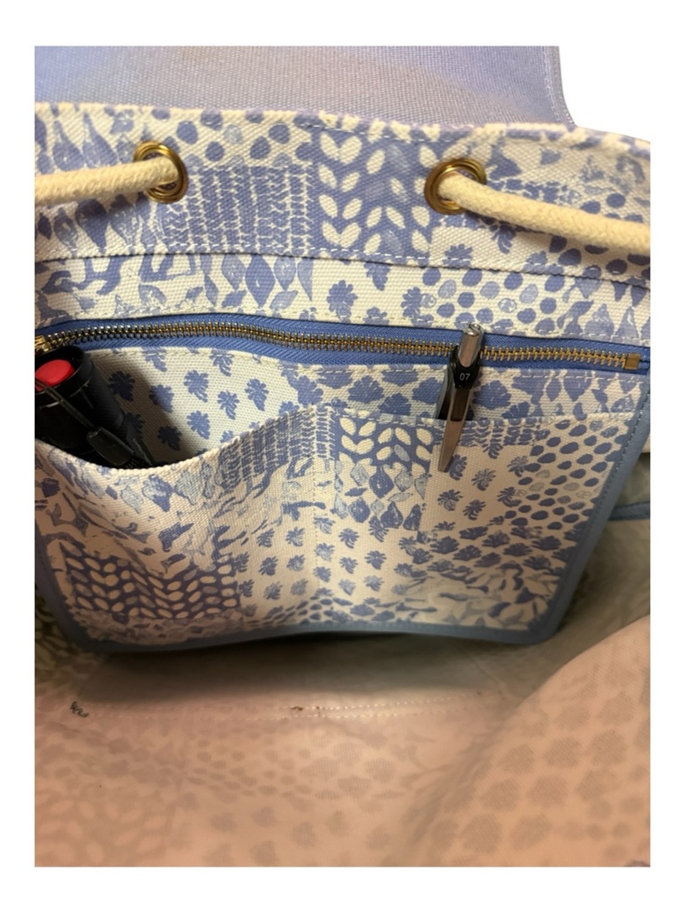 Vineyard Vines Blue Painted Rattan Daypack Backpack. - Picture 9 of 11